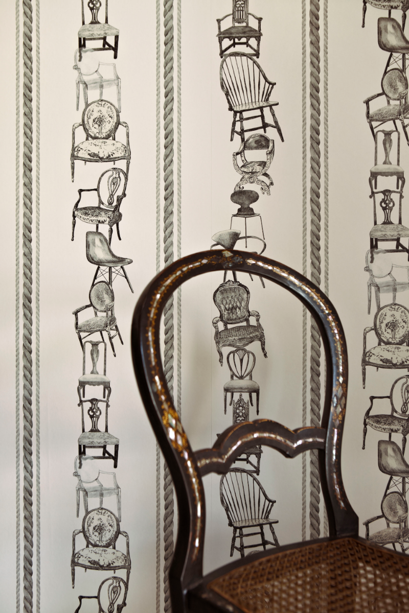 Afbeeldingen van Chairs - Black on Parchment - BG0500102