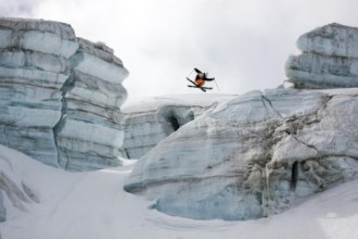 Obrazek Candide Thovex out of nowhere into nowhere