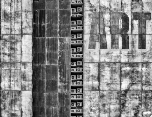 Afbeeldingen van Gritty Palace