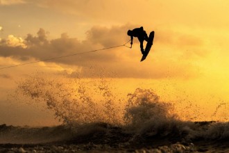 Attēls Wakeboarder Getting Air During Sunset