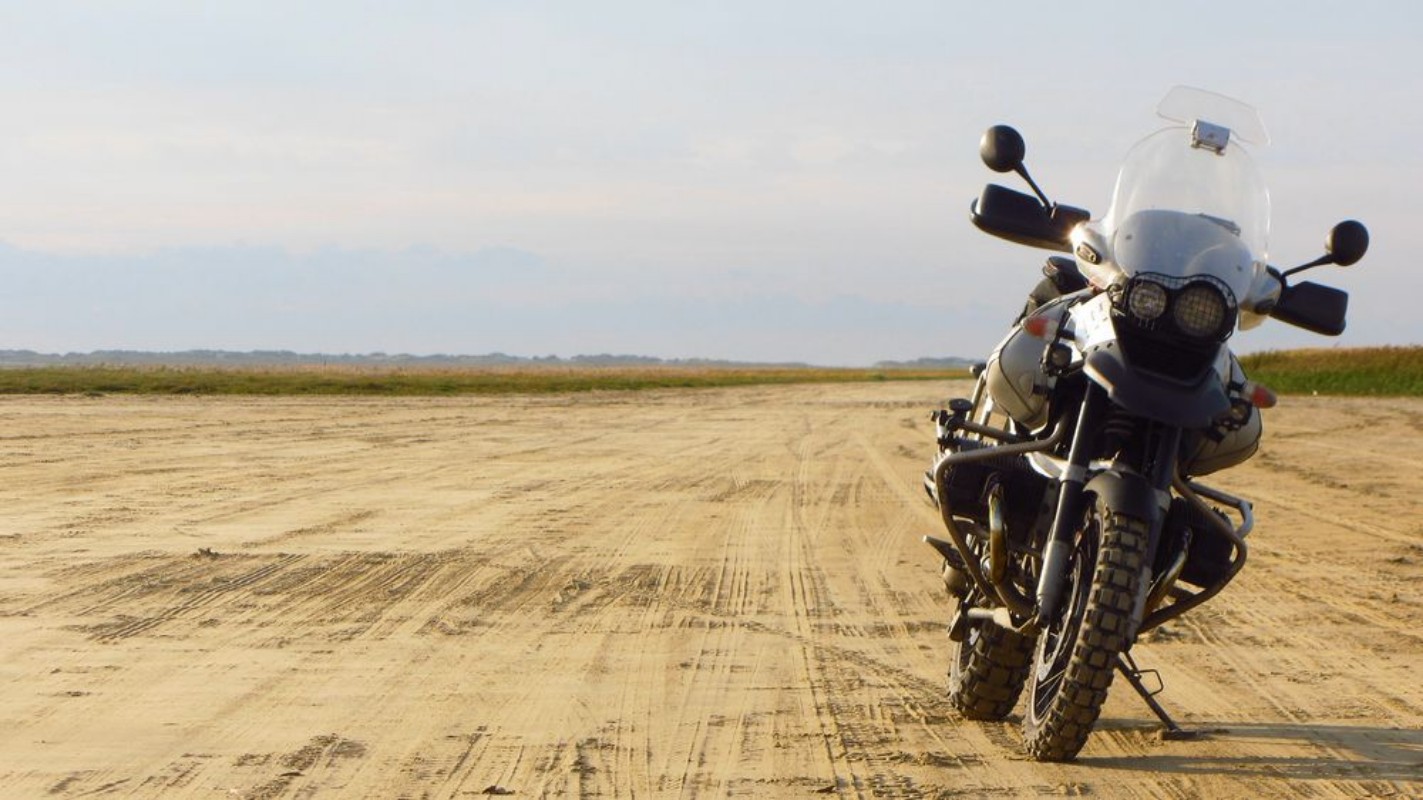 Afbeeldingen van Motorcycle on the beach