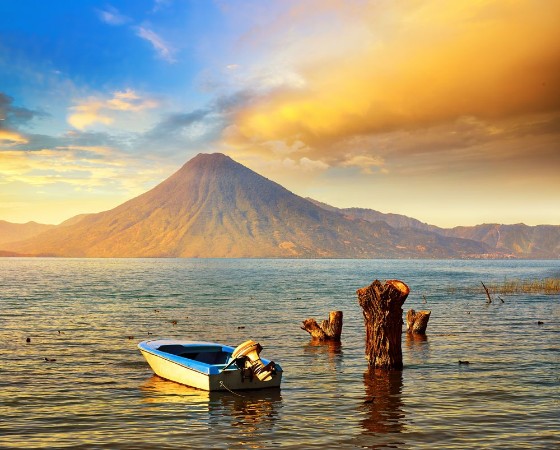Image de Sunset at the Lake Atitlan