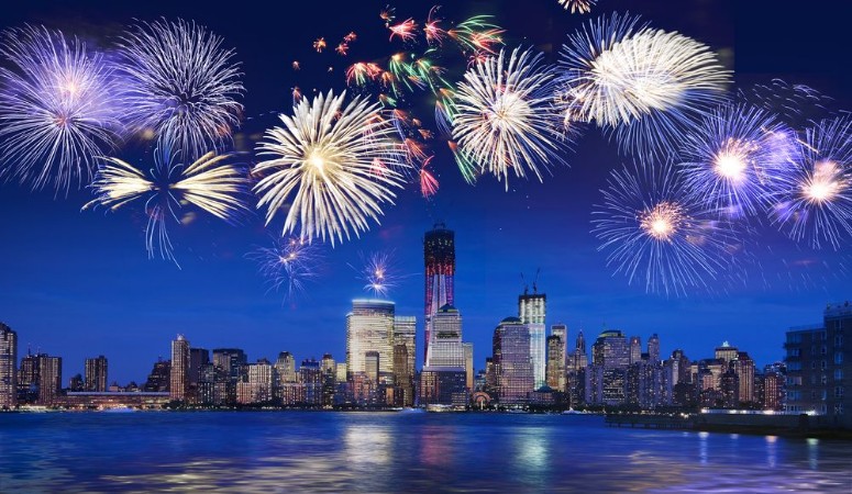 Image de New York Skyline at Night with Fireworks