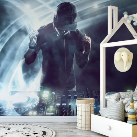 Image de DJ with Turntables