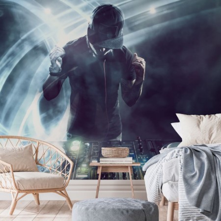 Image de DJ with Turntables