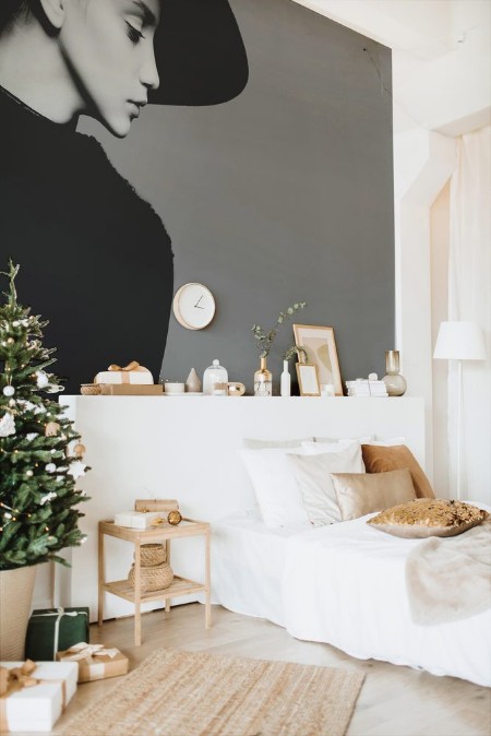 Kép Portrait of beautiful girl in hat in profile posing in studio black and white photography