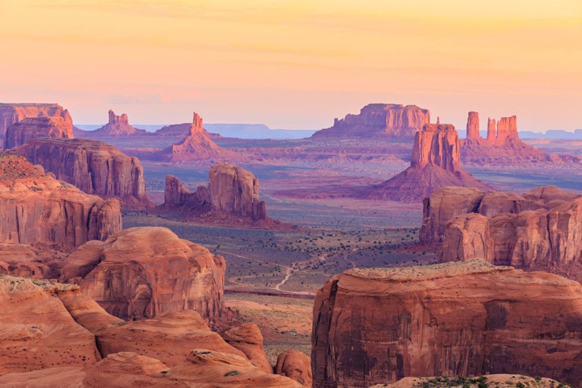 Afbeeldingen van Sunrise in Hunts Mesa in Monument Valley Arizona USA