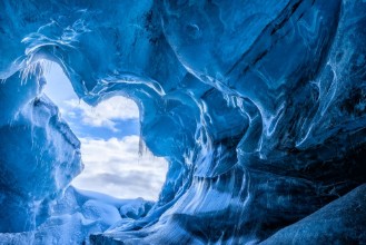 Attēls Amazing glacial cave