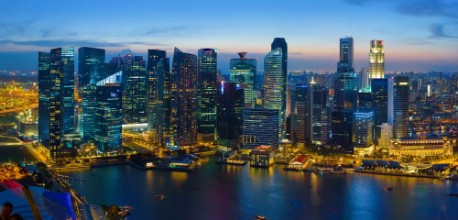 Image de Vue aérienne nocturne du centre-ville de Singapour