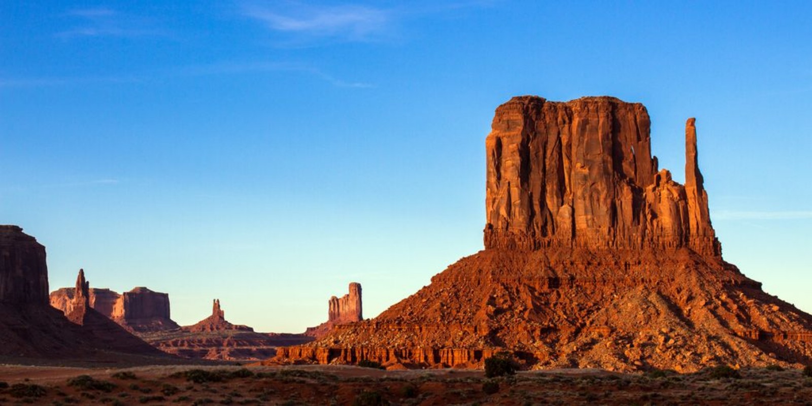 Bild på Monument Valley in evening light Arizona
