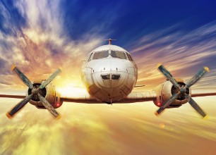 Bild von Airplane in the sunset