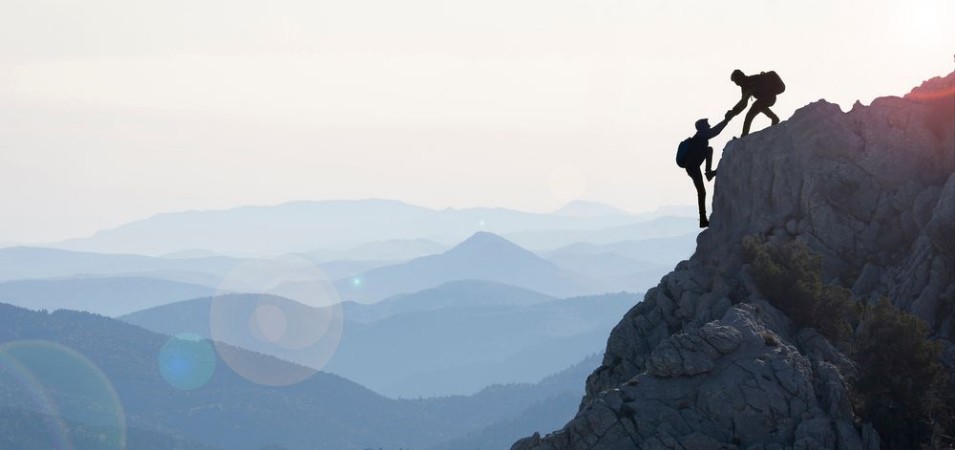 Picture of Daclk yardm  dalarn zirvesine ulamak