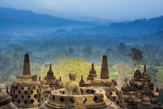 Bild vun Borobudur Temple Yogyakarta Java Indonesia