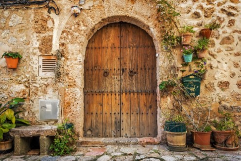 Image de Doorway of traditional stone finca house in Valldemossa