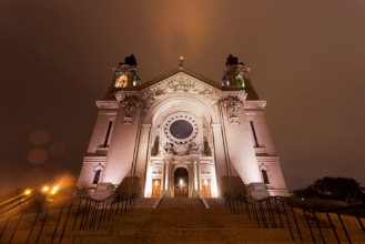 Picture of St Pauls Cathedral in the Twin Cities at night 