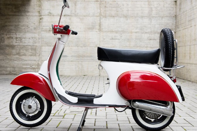 Picture of Davanti alla vespa