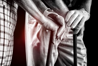 Afbeeldingen van Composite image of hands holding golf club