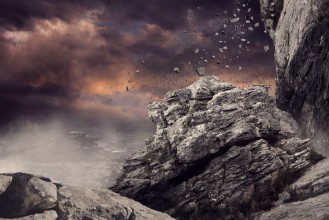 Pilt Rock crashing down from cliff