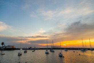 Afbeeldingen van Couch de soleil sur le port de Colonia de Sacramento en Uruguay