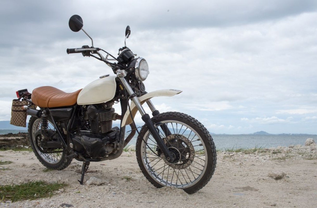 Image de FreedomMotorbike under skyVintage photo effect added for create atmosphere