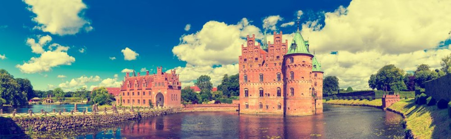 Afbeeldingen van Egeskov Castle Funen Denmark Vintage look