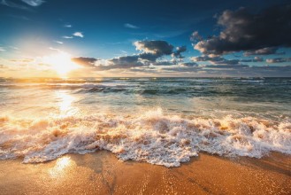 Afbeeldingen van Beautiful sunrise over the sea