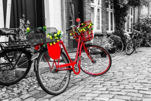 Afbeeldingen van Retro vintage red bicycle on cobblestone street in the old town