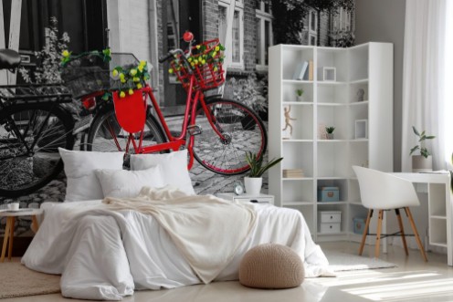 Afbeeldingen van Retro vintage red bicycle on cobblestone street in the old town