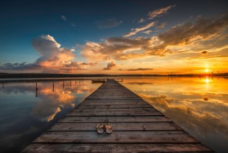 Image de Small Dock and Boat at the lake