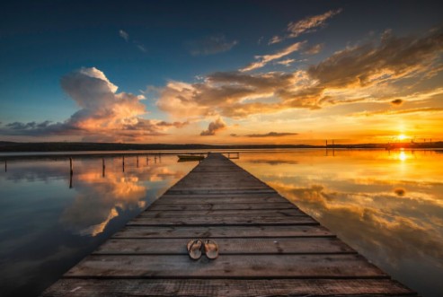 Image de Small Dock and Boat at the lake