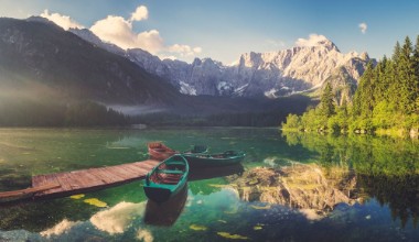 Afbeeldingen van Alpine lake at dawn beautifully lit mountains retro colors vintage