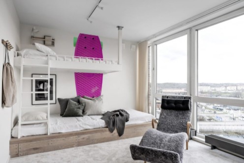 Image de Pink plastic skateboard isolated on white background