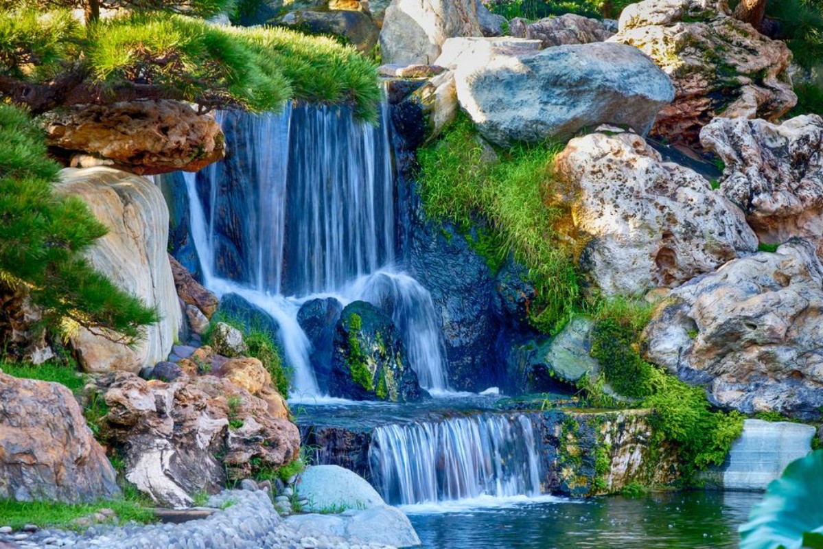 Image de A small waterfall in a garden
