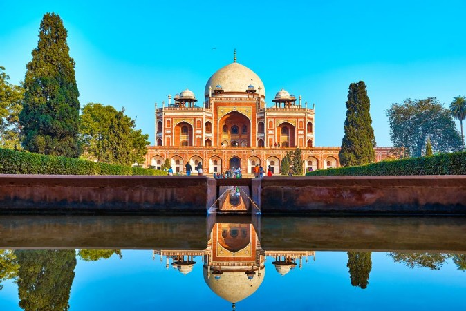 Afbeeldingen van DELHIINDIA-DECEMBER 142015 Humayuns Tomb Mausoleum in the garden of the Char Bagh