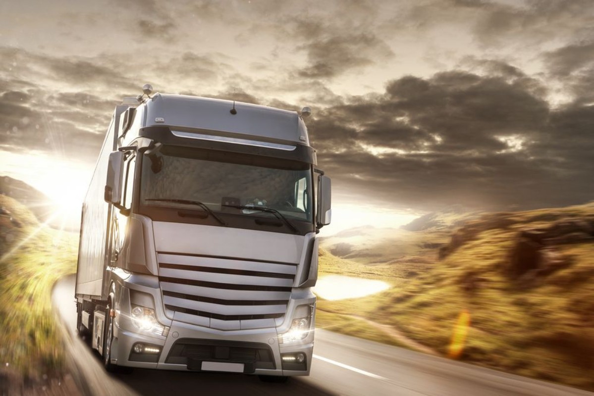 Picture of LKW auf einer Landstrae  bei Sonnenuntergang
