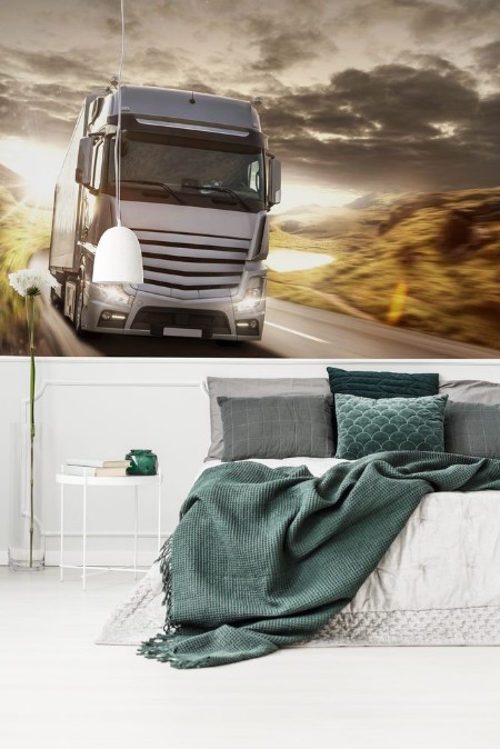 Afbeeldingen van LKW auf einer Landstrae  bei Sonnenuntergang