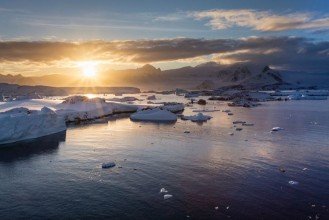 Obrazek Antarctic sunrise