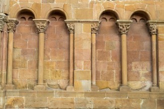 Image de Romanesque facade