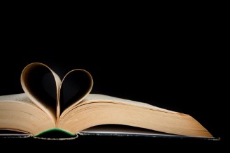 Image de Book with pages folded into a heart shape