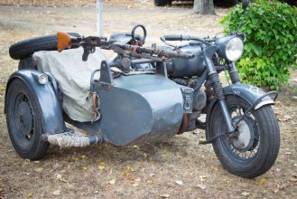 Image de Poland Poznan -October 1 2016 Military motorcycle with a mounted machine gun MG 42