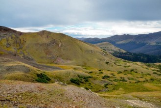Image de Alpine tundra and mountain view from Lava Cliffs Overlook on Trail Ridge RoadRocky Mountain National Park Larimer County Colorado USA
