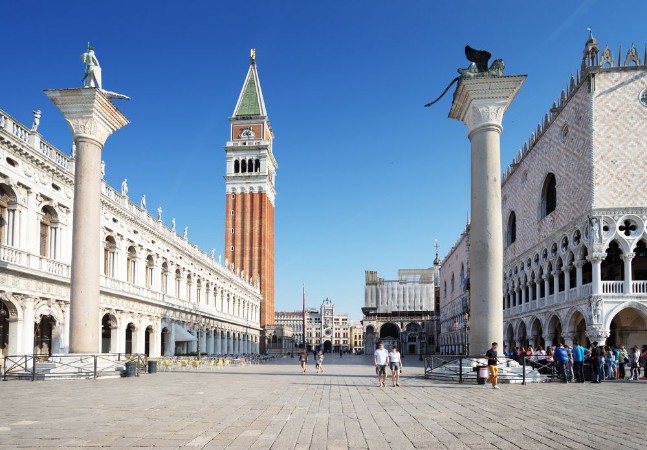 Piazza San Marko Venice Italy photowallpaper Scandiwall