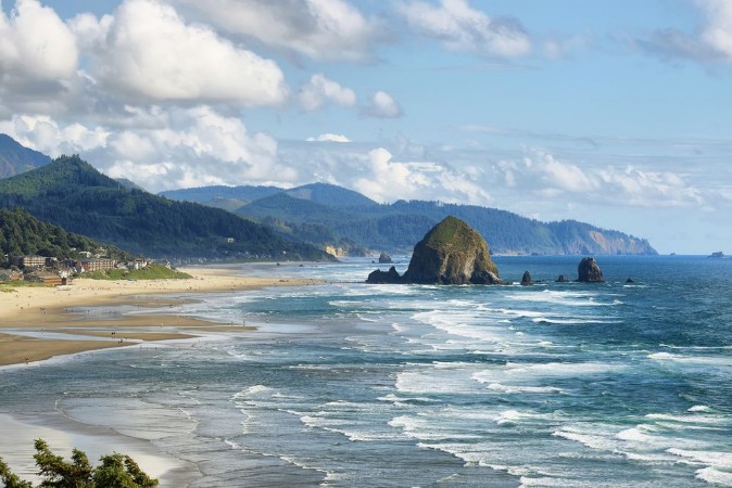 Cannon Beach in Oregon photowallpaper Scandiwall