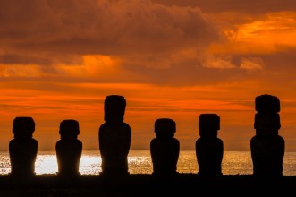 Image de Sunrise at Ahu Tongariki Easter island Chile