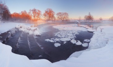 Obrázek Waterfall in park in winter