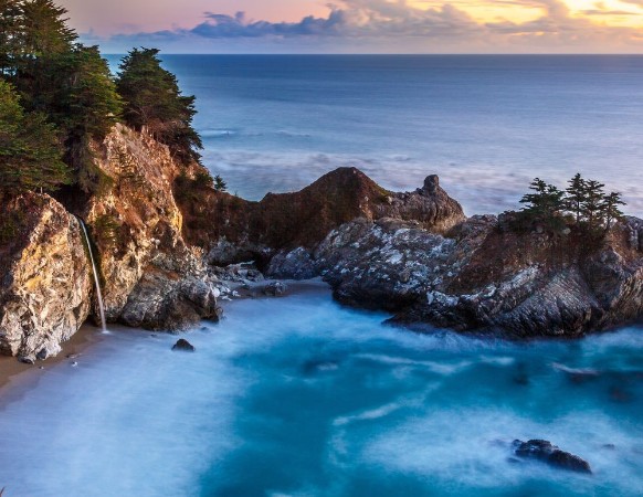 Slika McWay Falls California Coast Blue Water