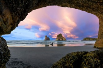 Afbeeldingen van Wharariki beach New zealand at sunset scenery