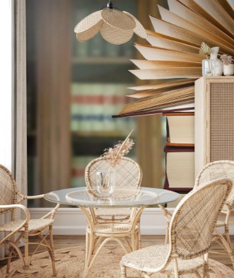 Bild von Book open in the library