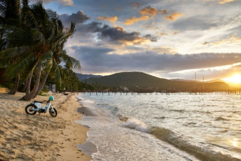 Image de Vintage motorbike on koh samui beach in thailand at sunset
