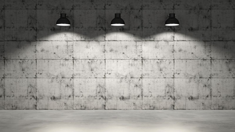 Afbeeldingen van Concrete wall with three lamps hanging